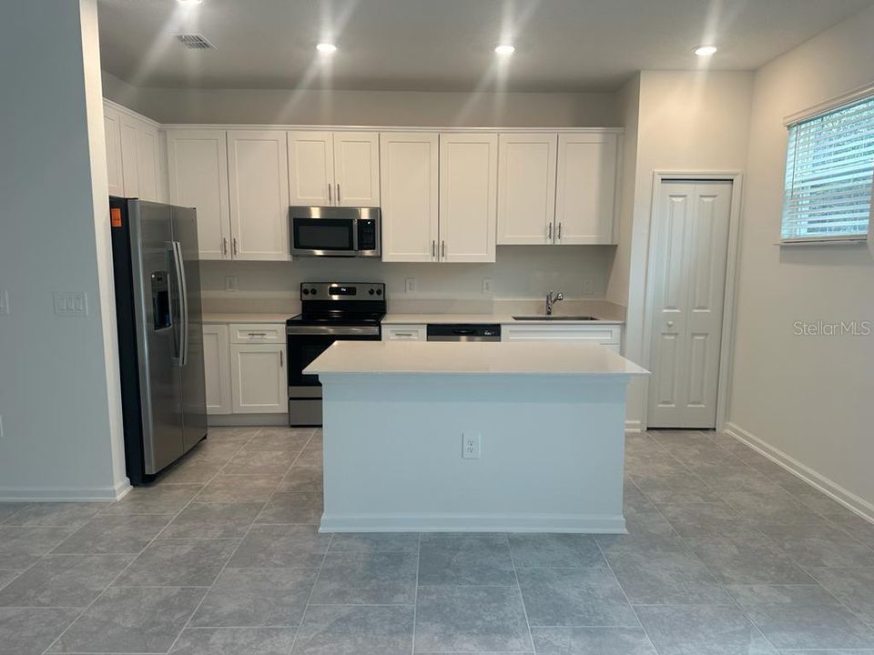 For Rent: $2,350 (3 beds, 2 baths, 1672 Square Feet)