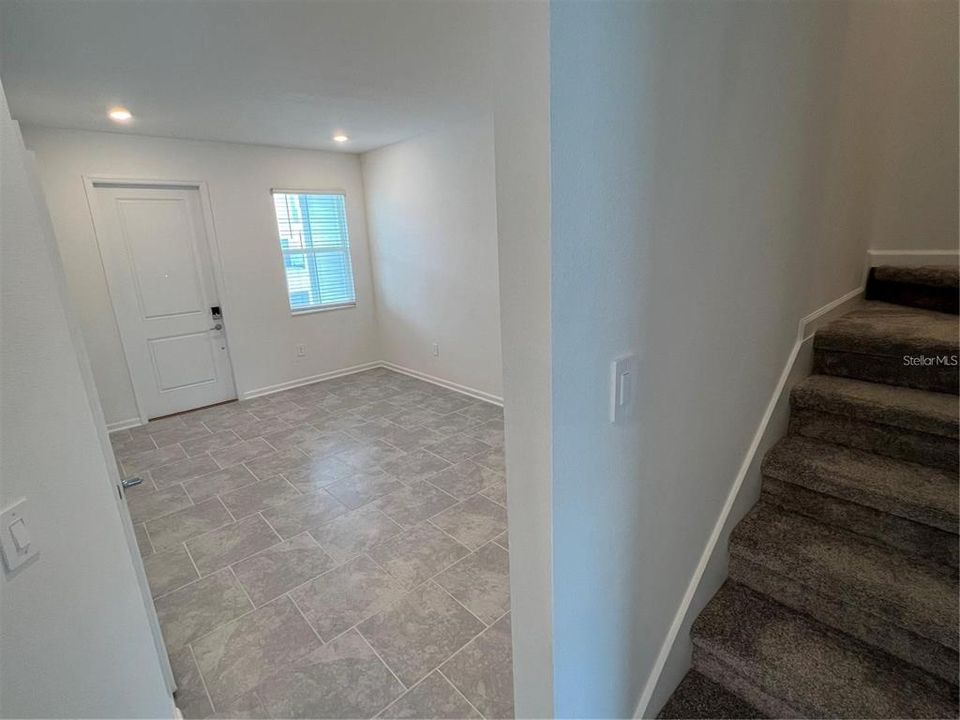 For Rent: $2,350 (3 beds, 2 baths, 1672 Square Feet)