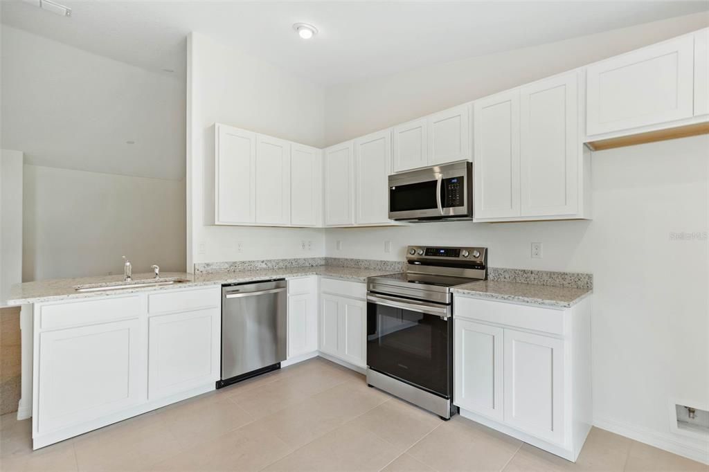 For Sale: $530,000 (6 beds, 0 baths, 1198 Square Feet)