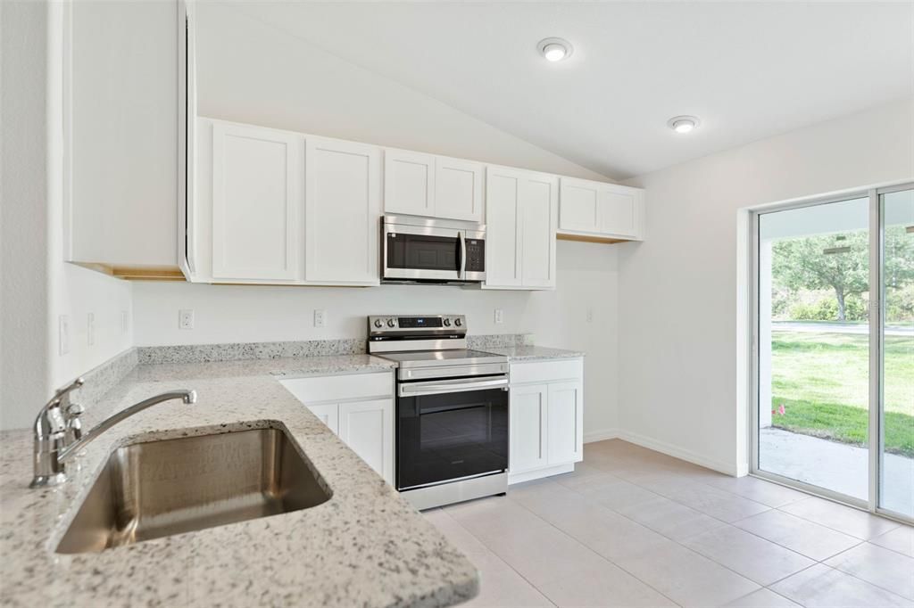 For Sale: $530,000 (6 beds, 0 baths, 1198 Square Feet)