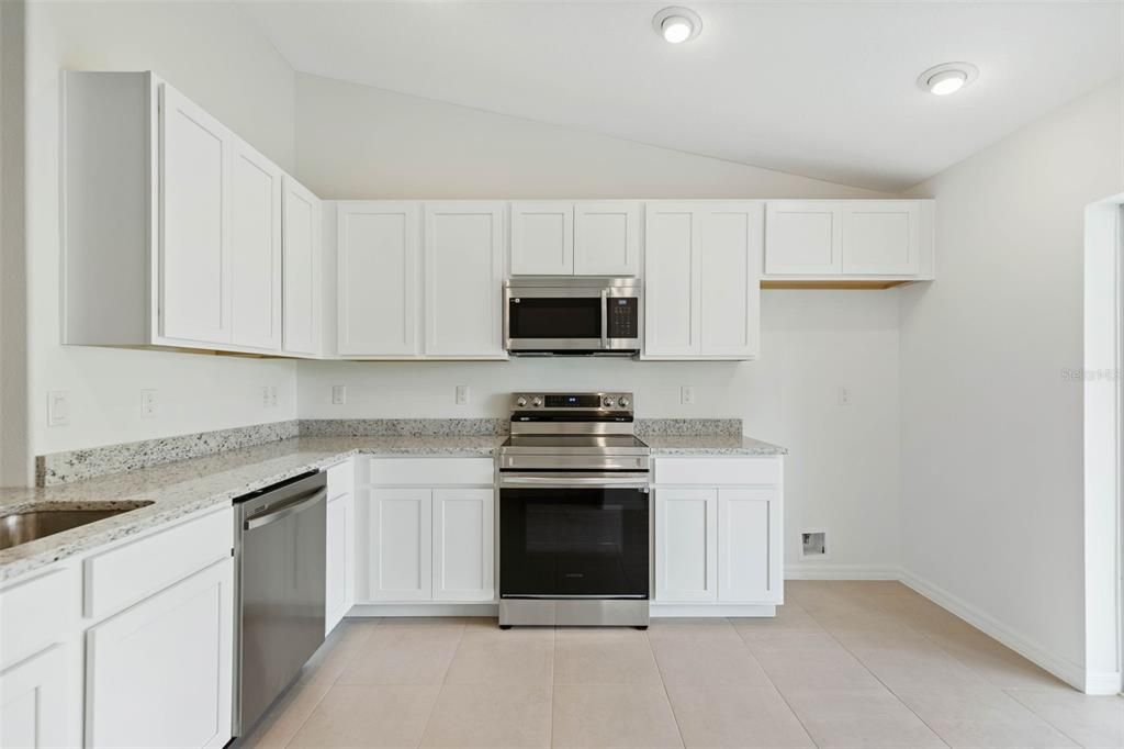 For Sale: $530,000 (6 beds, 0 baths, 1198 Square Feet)