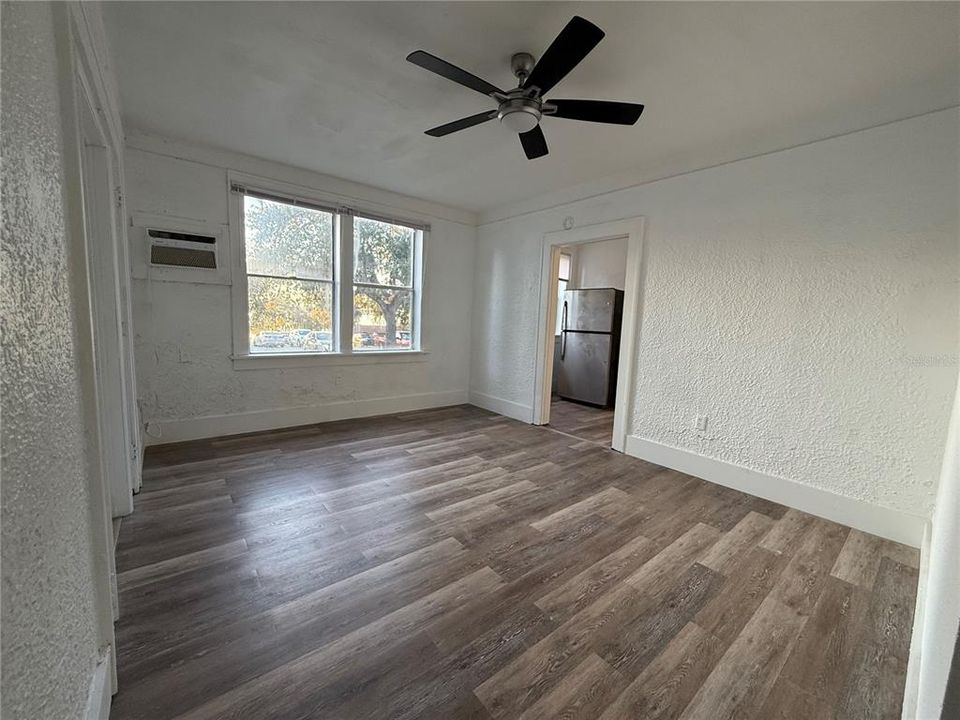 出租: $1,200 (2 贝兹, 1 浴室, 800 平方英尺)