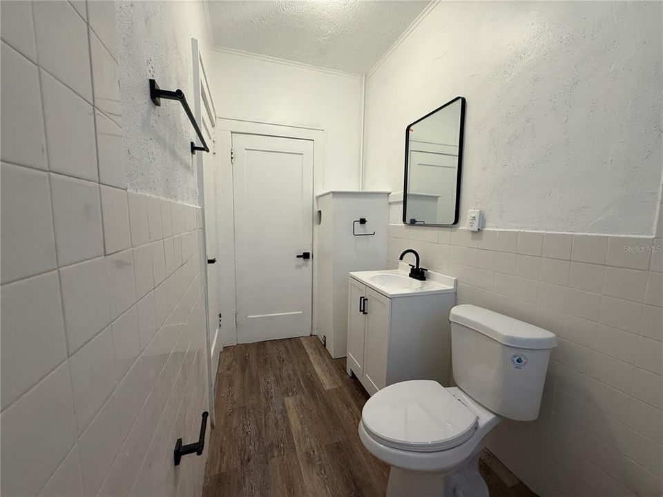 出租: $1,200 (2 贝兹, 1 浴室, 800 平方英尺)