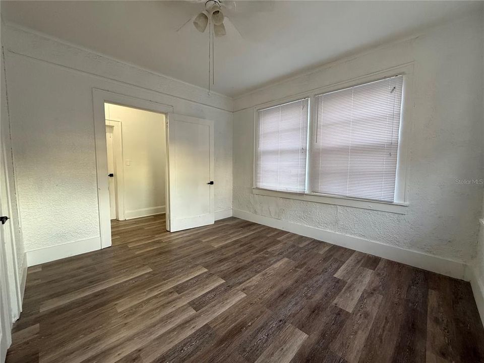 出租: $1,200 (2 贝兹, 1 浴室, 800 平方英尺)