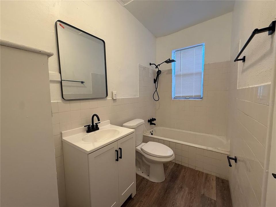 出租: $1,200 (2 贝兹, 1 浴室, 800 平方英尺)