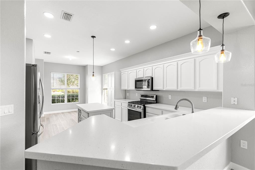 待售: $379,000 (2 贝兹, 2 浴室, 2148 平方英尺)