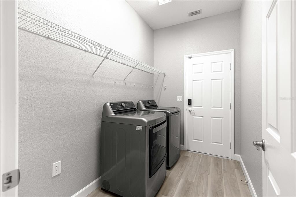 待售: $379,000 (2 贝兹, 2 浴室, 2148 平方英尺)