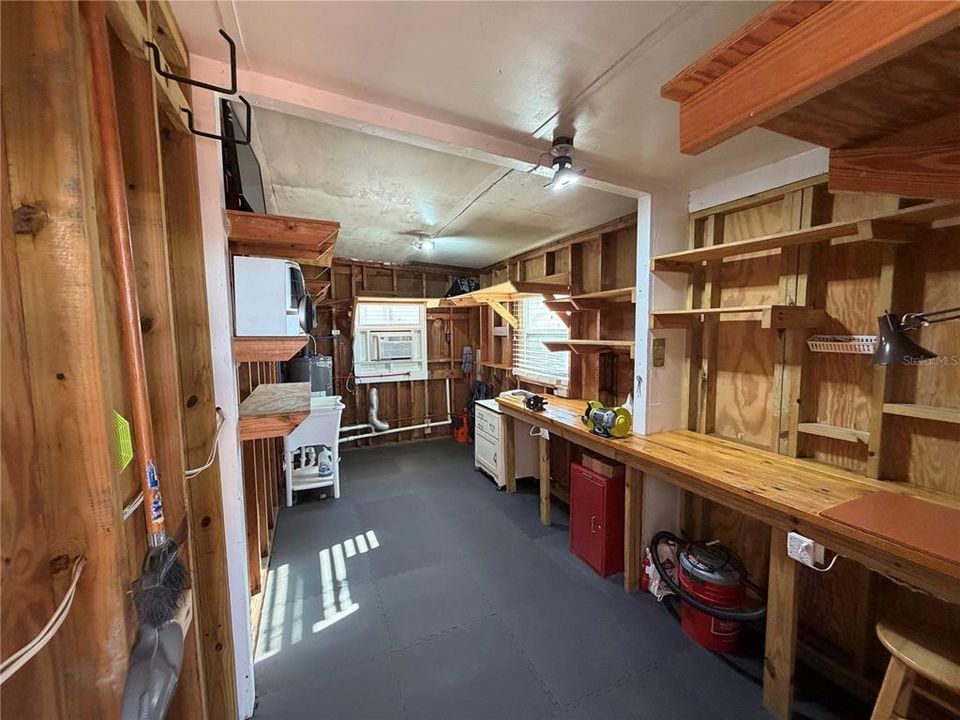 For Sale: $260,000 (2 beds, 1 baths, 914 Square Feet)