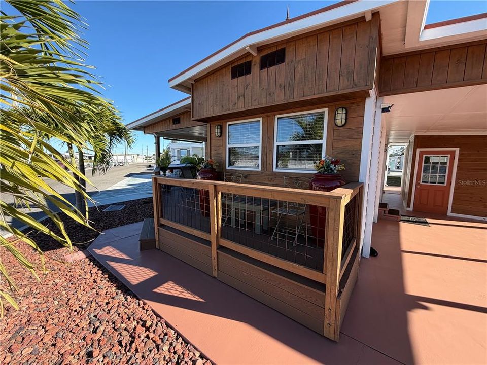 For Sale: $260,000 (2 beds, 1 baths, 914 Square Feet)