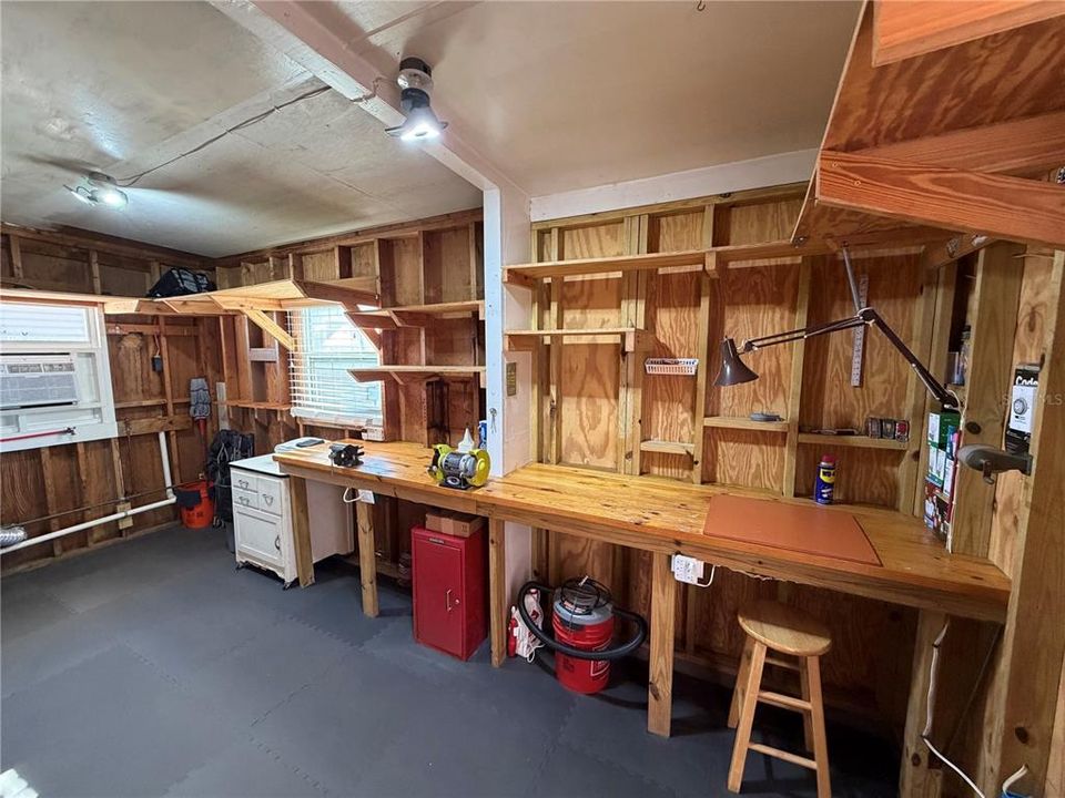 For Sale: $260,000 (2 beds, 1 baths, 914 Square Feet)