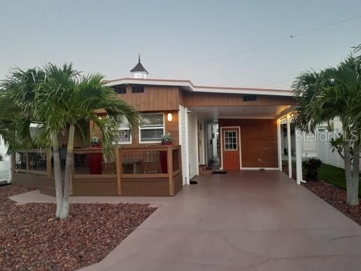 For Sale: $260,000 (2 beds, 1 baths, 914 Square Feet)