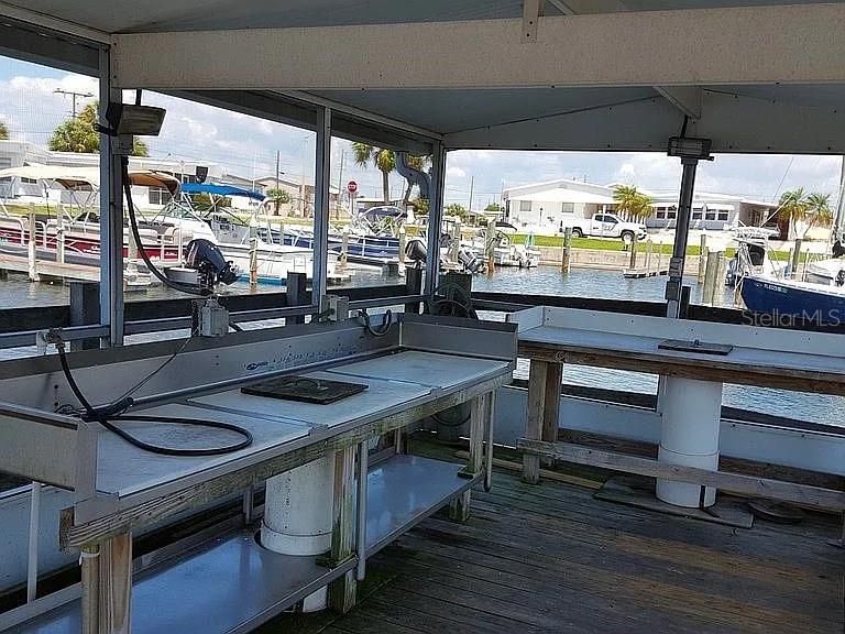 For Sale: $260,000 (2 beds, 1 baths, 914 Square Feet)