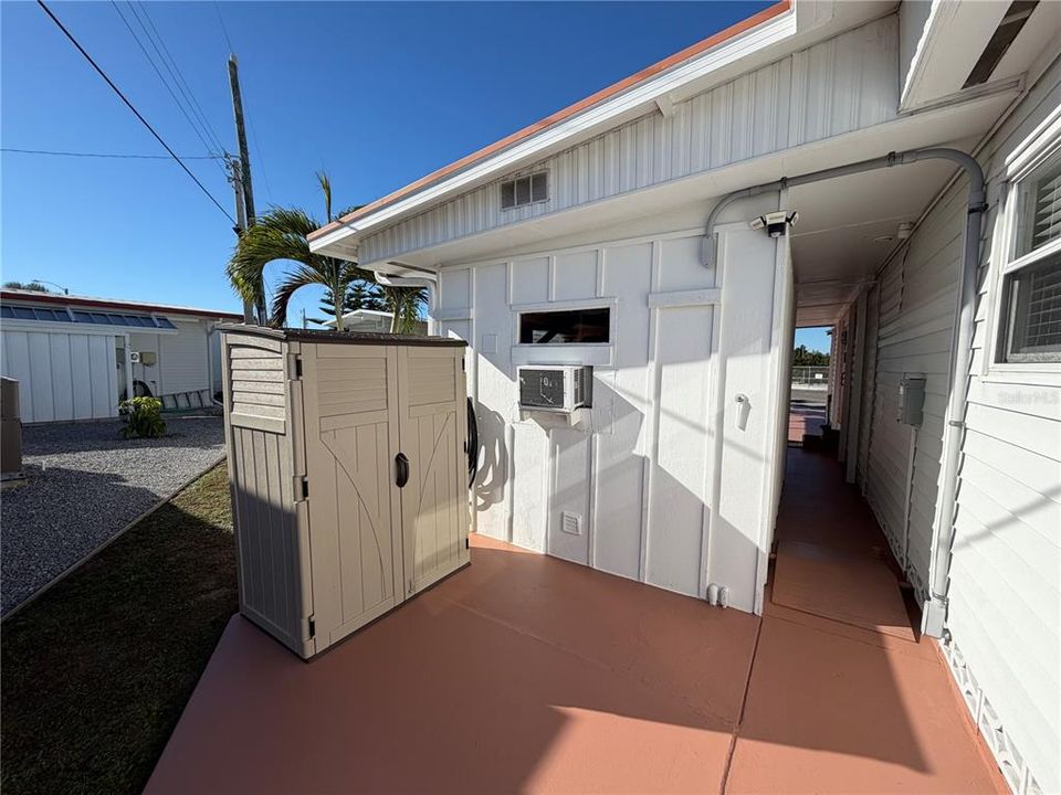For Sale: $260,000 (2 beds, 1 baths, 914 Square Feet)