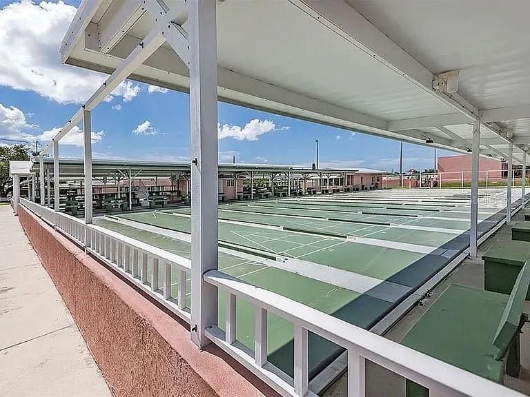 For Sale: $260,000 (2 beds, 1 baths, 914 Square Feet)