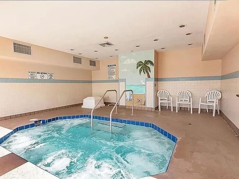 For Sale: $260,000 (2 beds, 1 baths, 914 Square Feet)