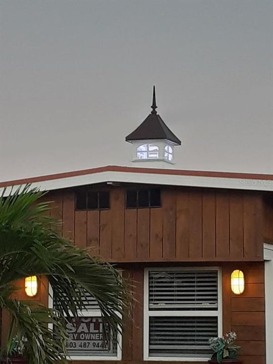 For Sale: $260,000 (2 beds, 1 baths, 914 Square Feet)