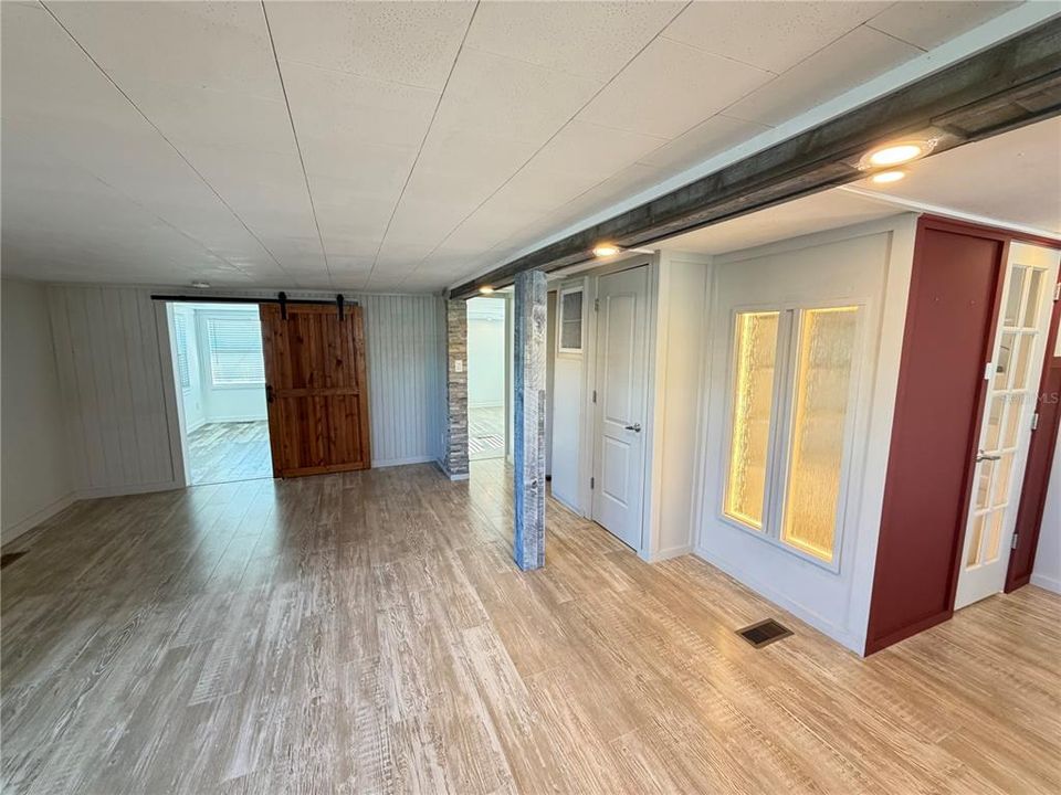 For Sale: $260,000 (2 beds, 1 baths, 914 Square Feet)