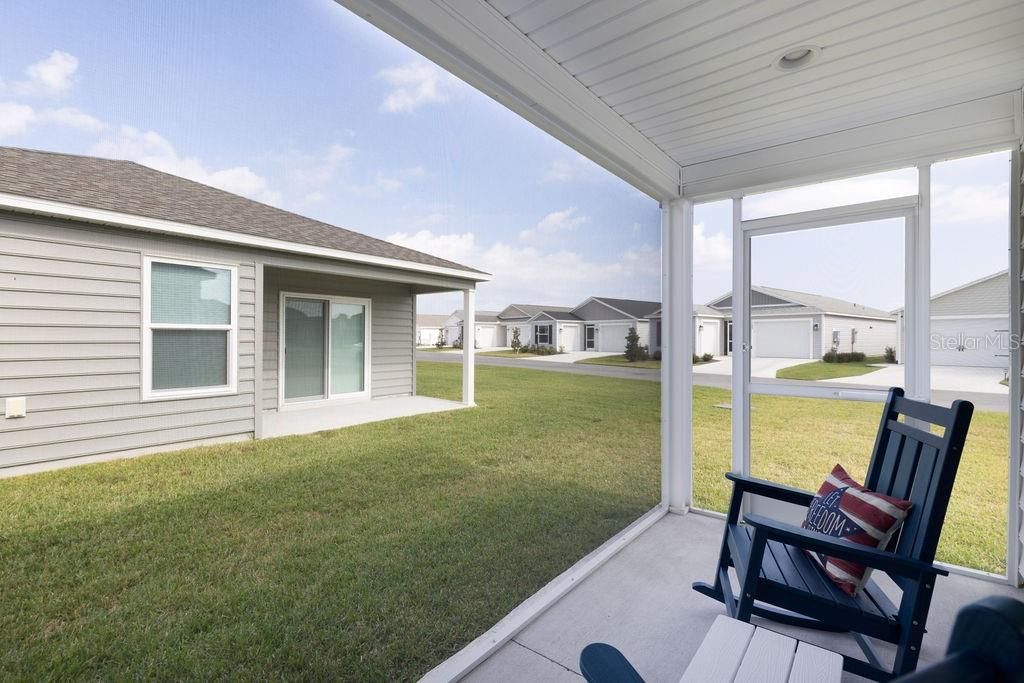 For Sale: $265,900 (2 beds, 2 baths, 984 Square Feet)