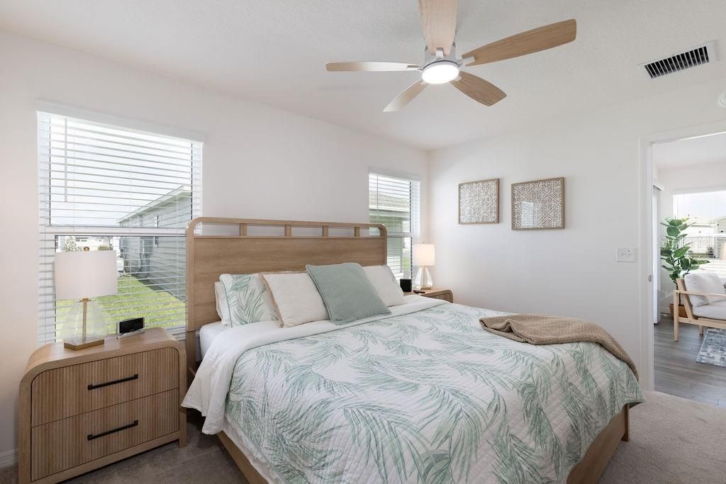 For Sale: $265,900 (2 beds, 2 baths, 984 Square Feet)