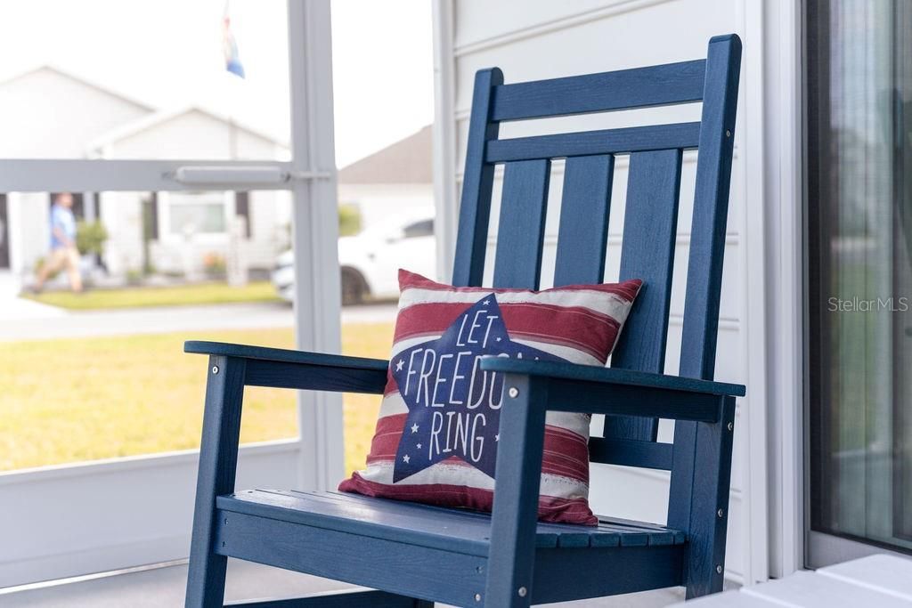 For Sale: $265,900 (2 beds, 2 baths, 984 Square Feet)