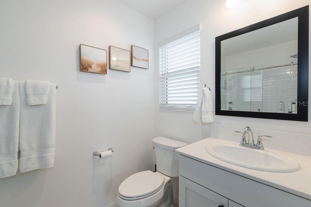 For Sale: $265,900 (2 beds, 2 baths, 984 Square Feet)