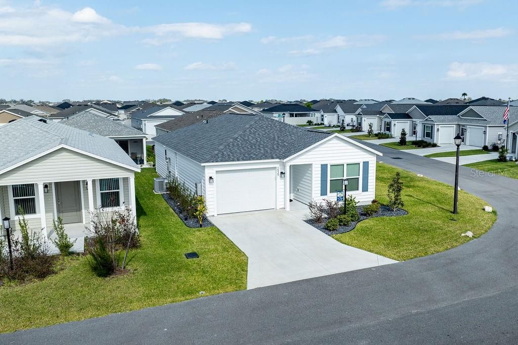 For Sale: $265,900 (2 beds, 2 baths, 984 Square Feet)