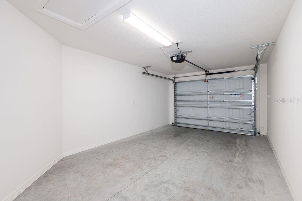 For Sale: $265,900 (2 beds, 2 baths, 984 Square Feet)