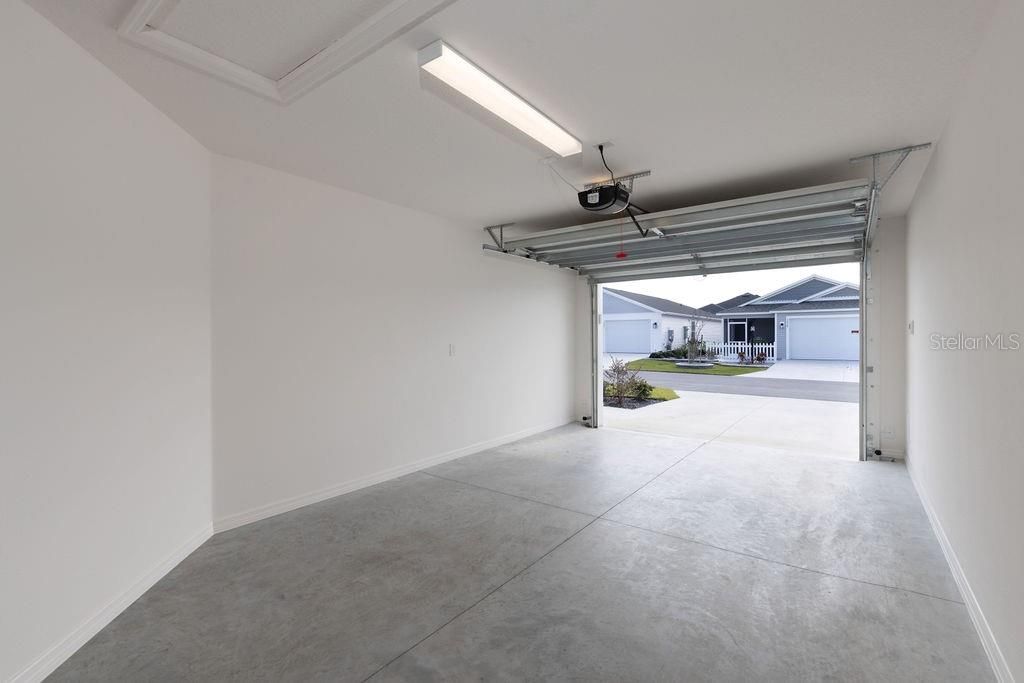 For Sale: $265,900 (2 beds, 2 baths, 984 Square Feet)