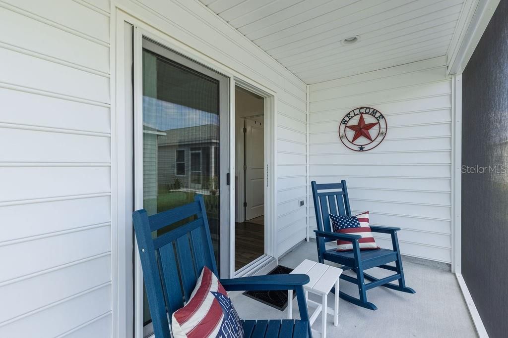 For Sale: $265,900 (2 beds, 2 baths, 984 Square Feet)