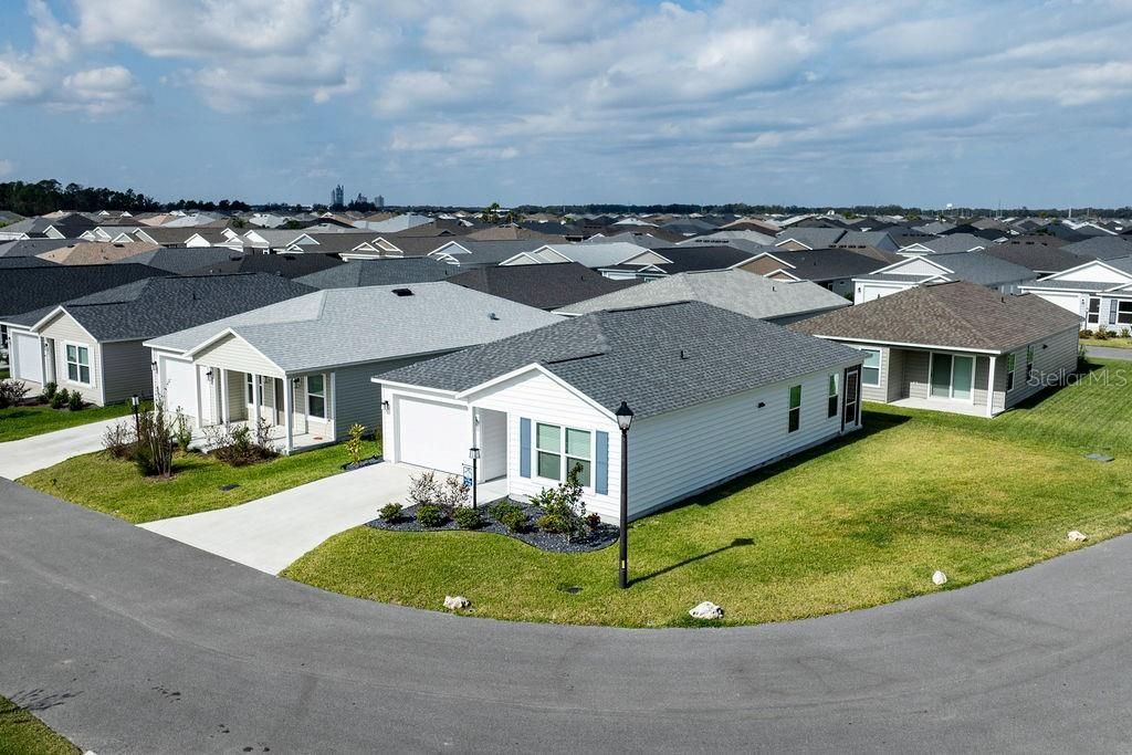 For Sale: $265,900 (2 beds, 2 baths, 984 Square Feet)