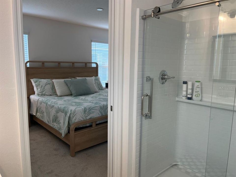 For Sale: $265,900 (2 beds, 2 baths, 984 Square Feet)