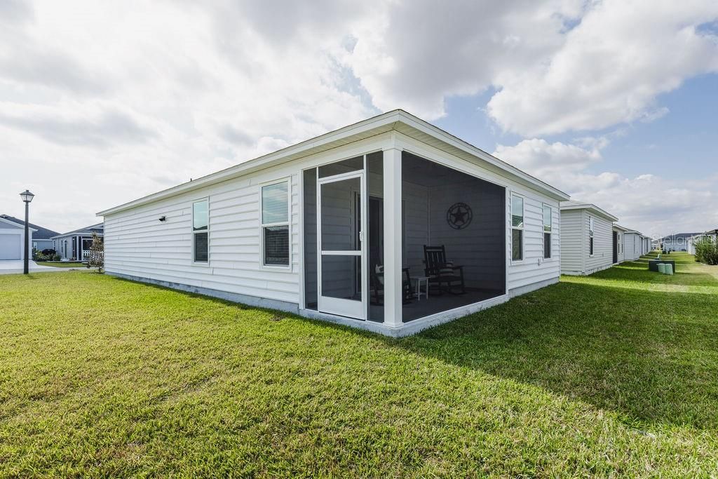 For Sale: $265,900 (2 beds, 2 baths, 984 Square Feet)