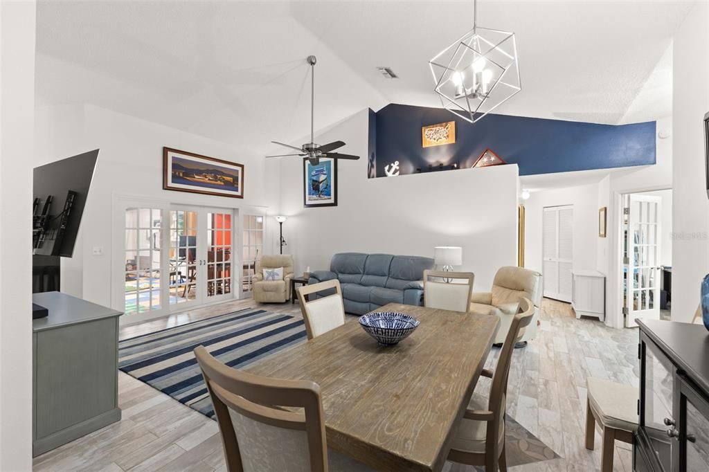 En Venta: $375,000 (2 camas, 2 baños, 2087 Pies cuadrados)