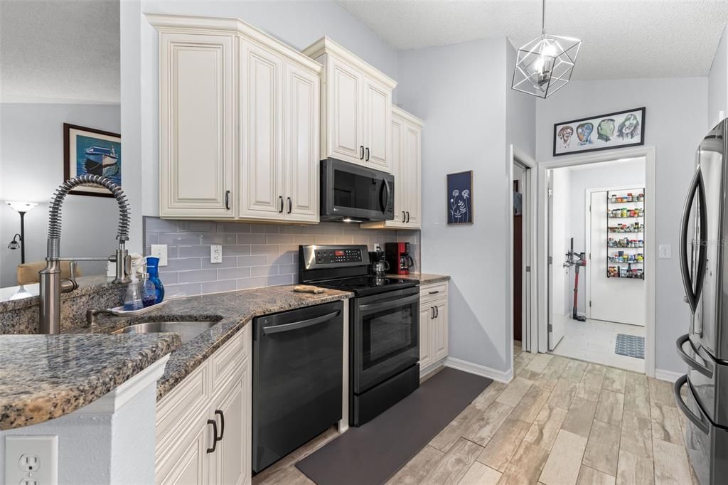 En Venta: $375,000 (2 camas, 2 baños, 2087 Pies cuadrados)