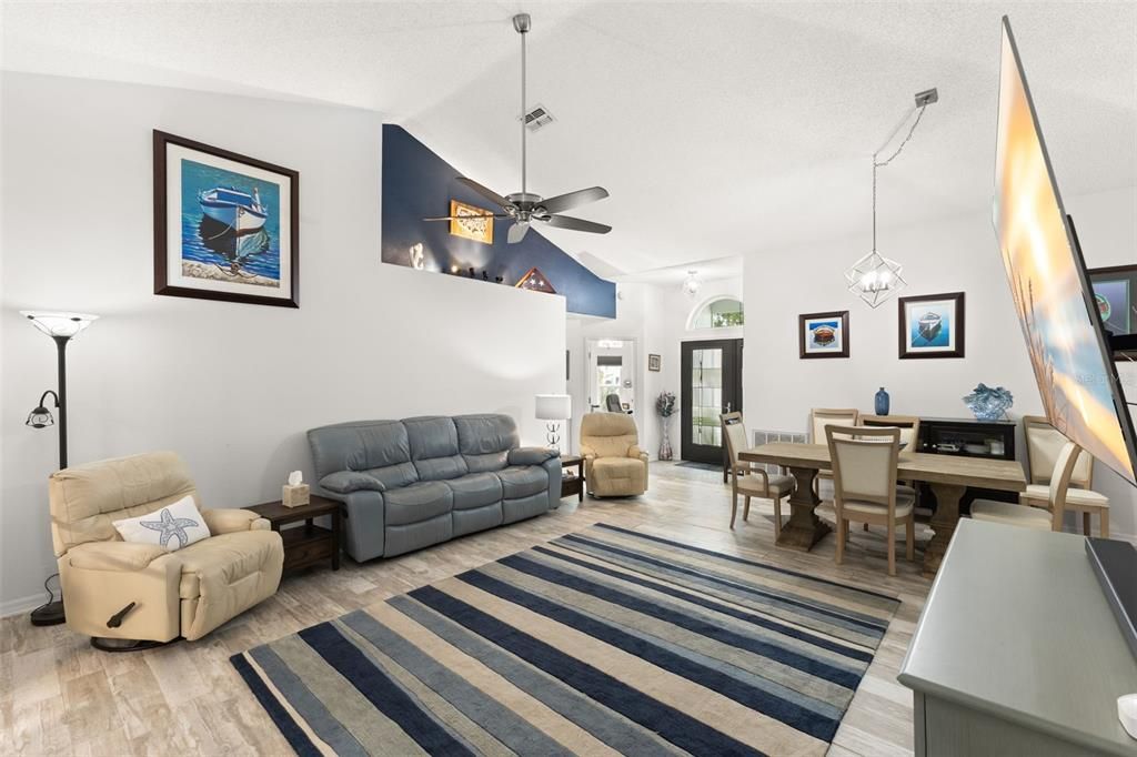 En Venta: $375,000 (2 camas, 2 baños, 2087 Pies cuadrados)