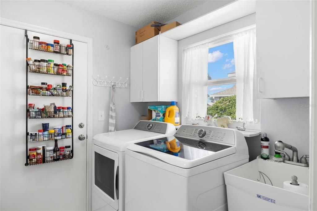 En Venta: $375,000 (2 camas, 2 baños, 2087 Pies cuadrados)