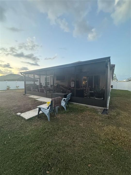 待售: $450,000 (4 贝兹, 2 浴室, 2121 平方英尺)