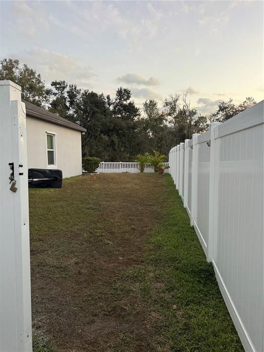 待售: $450,000 (4 贝兹, 2 浴室, 2121 平方英尺)