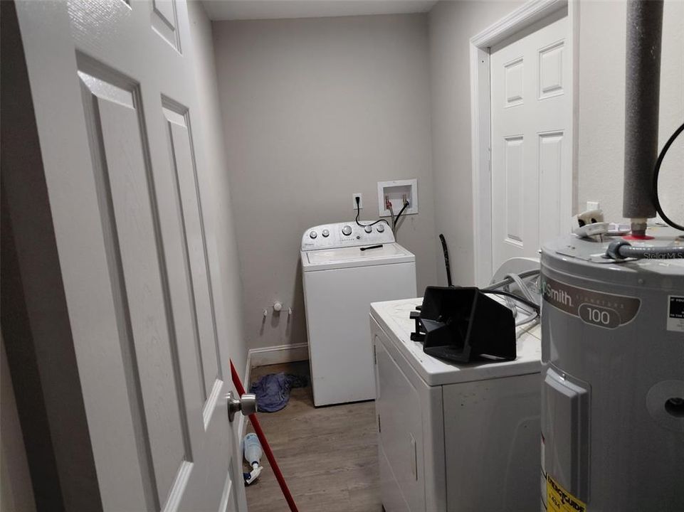 待售: $335,000 (4 贝兹, 2 浴室, 2166 平方英尺)