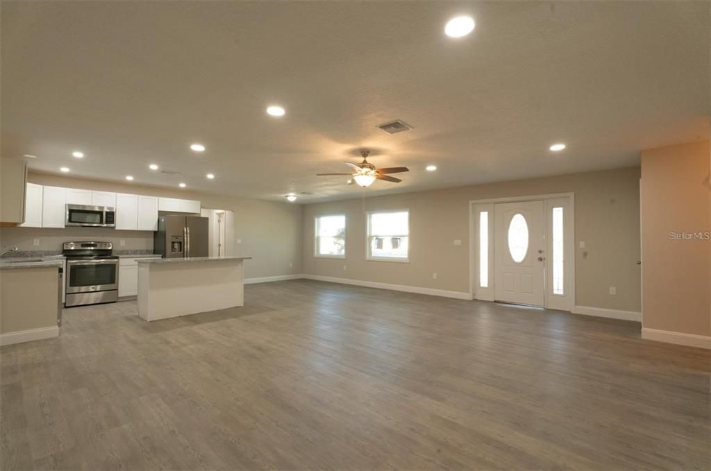 待售: $335,000 (4 贝兹, 2 浴室, 2166 平方英尺)