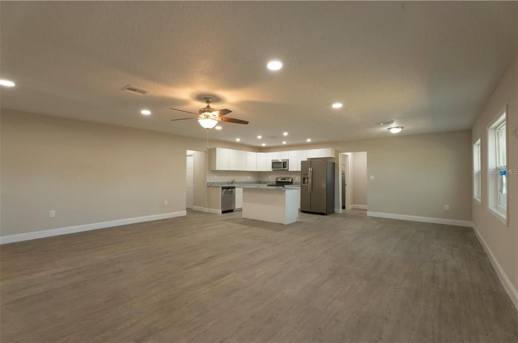 待售: $335,000 (4 贝兹, 2 浴室, 2166 平方英尺)