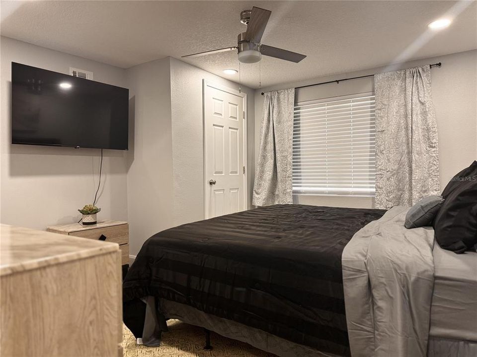 For Sale: $380,000 (3 beds, 2 baths, 1943 Square Feet)