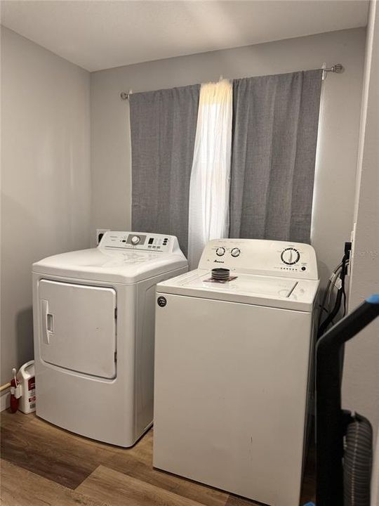 For Sale: $380,000 (3 beds, 2 baths, 1943 Square Feet)