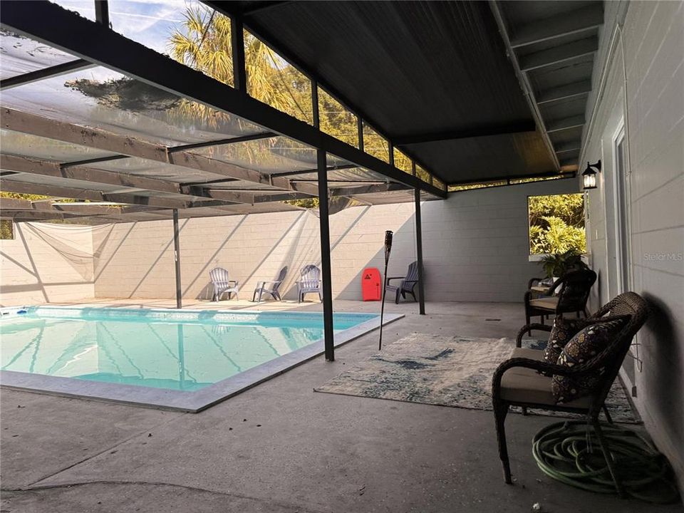 For Sale: $380,000 (3 beds, 2 baths, 1943 Square Feet)