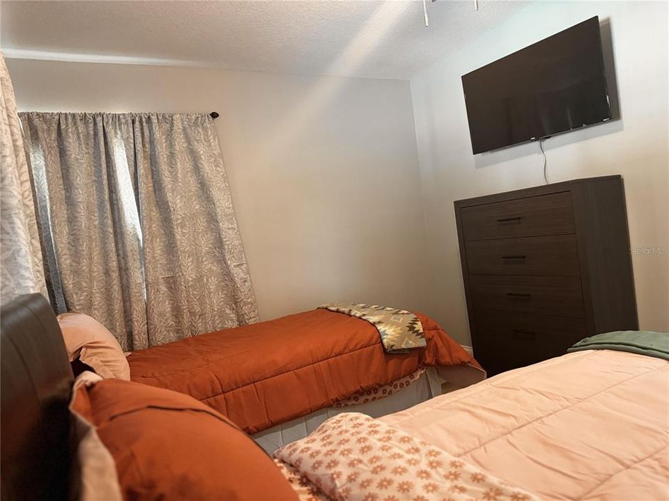 For Sale: $380,000 (3 beds, 2 baths, 1943 Square Feet)