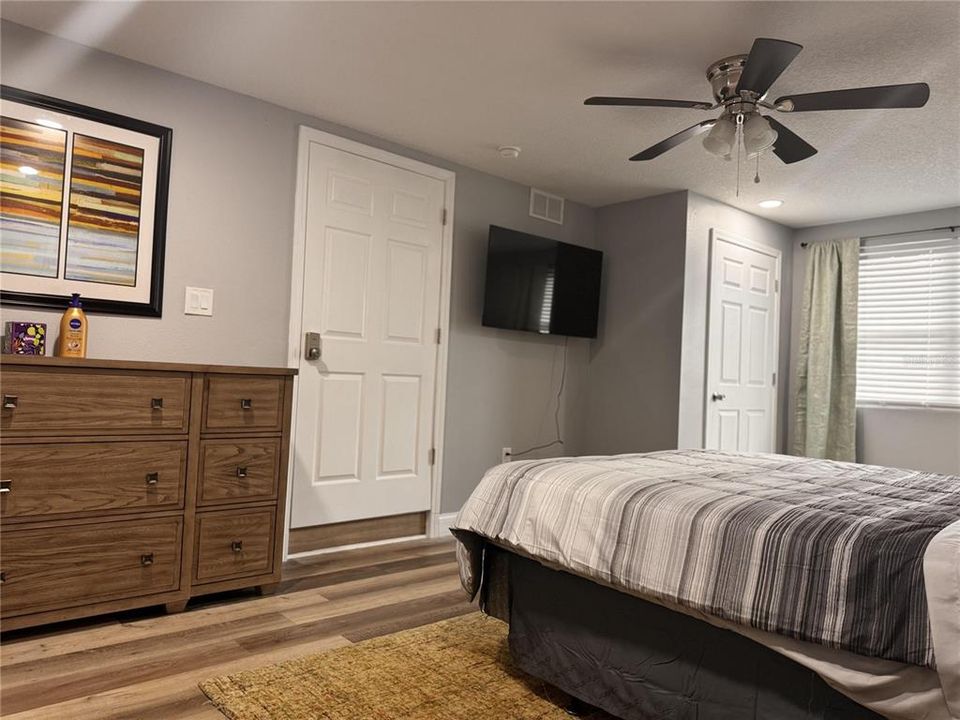 For Sale: $380,000 (3 beds, 2 baths, 1943 Square Feet)