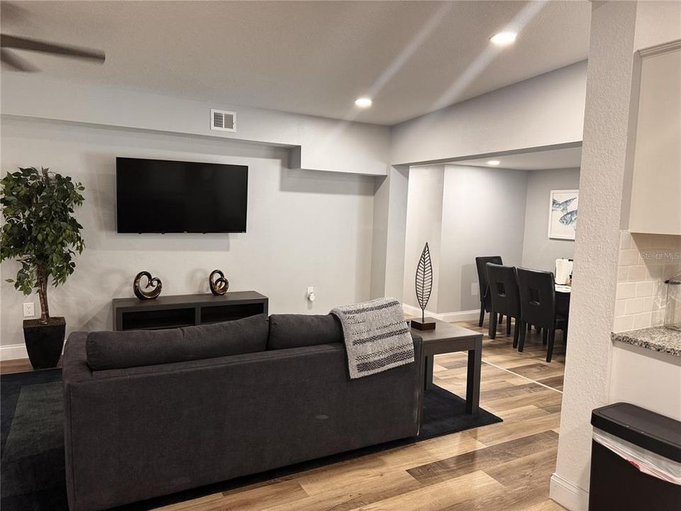 For Sale: $380,000 (3 beds, 2 baths, 1943 Square Feet)