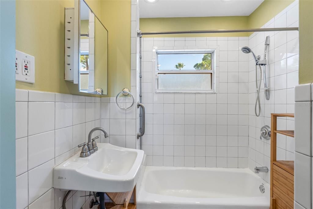 待售: $499,900 (3 贝兹, 1 浴室, 1236 平方英尺)