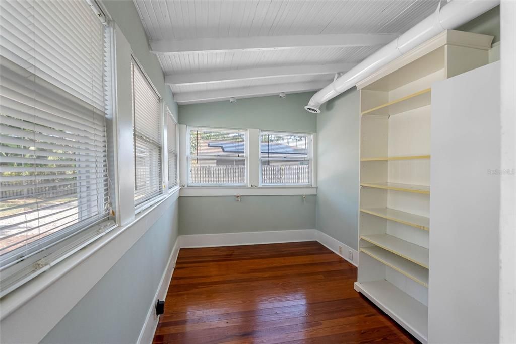 待售: $499,900 (3 贝兹, 1 浴室, 1236 平方英尺)