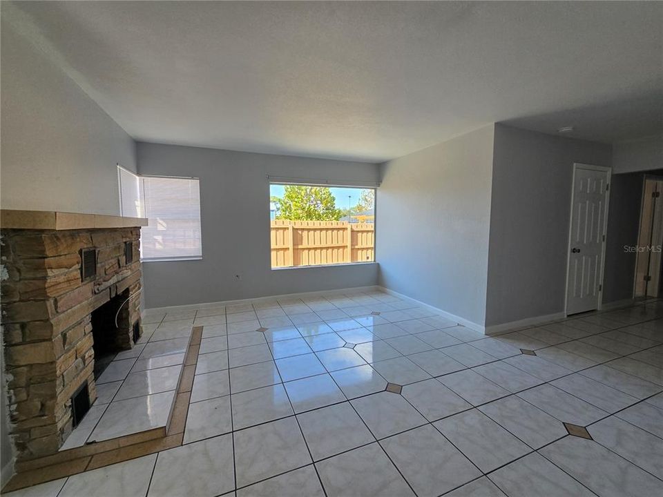 出租: $1,290 (2 贝兹, 1 浴室, 1246 平方英尺)